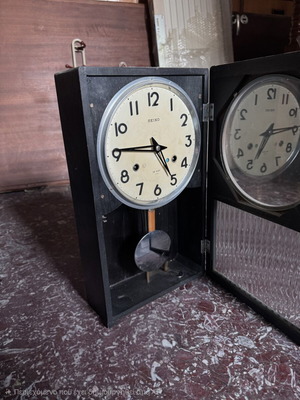 Collectible clock used, functional with key