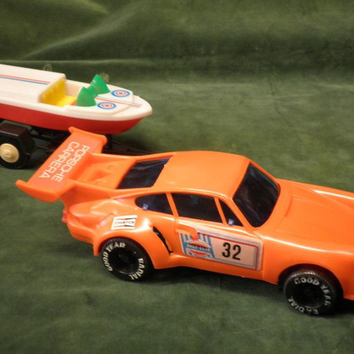 Winding Porsche Carrera car with Cris-Craft and trailer new