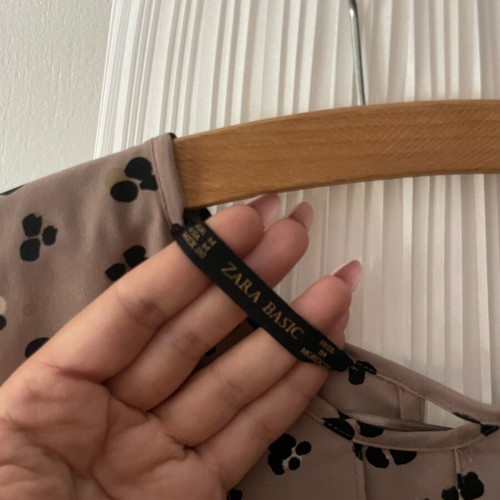 Zara blouse like new, loose fit, size M