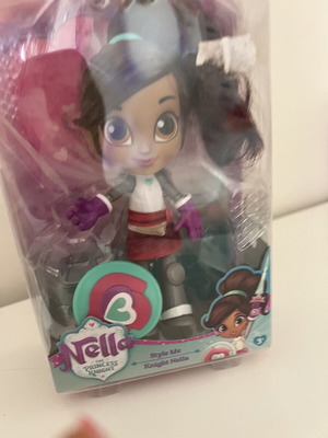 Nella the Princess Knight doll used, missing sword