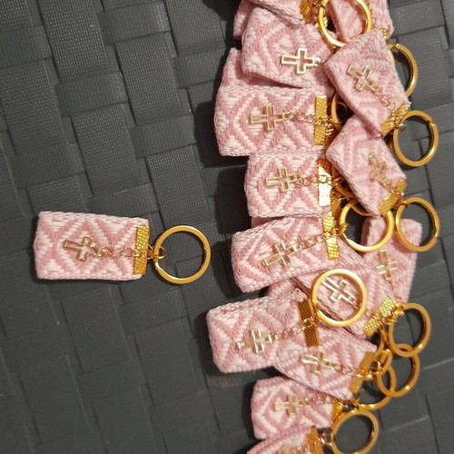Keychains with gold cross and pink ribbon, pack of 20, new