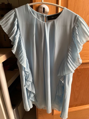Laura Donini blouse like new, blue with pleats, size S