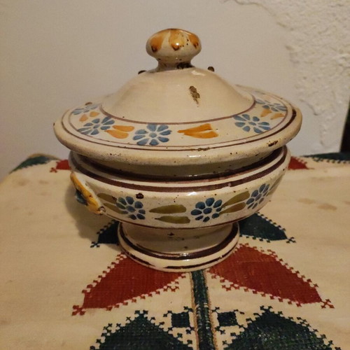 Apulia ceramic decoration used, height 18cm width 19cm