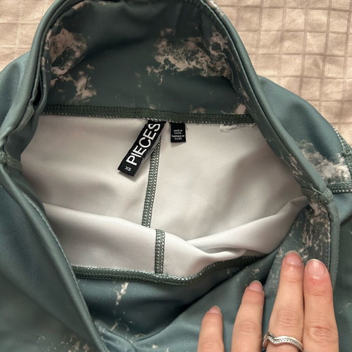 Pieces green leggings like new, size XS