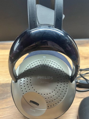 Philips SHC2000 wireless headphones like new with transmitter base