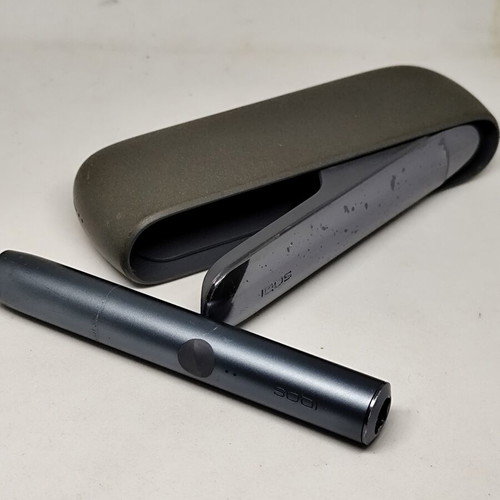 IQOS ILUMA device Pebble Grey like new with charging cable