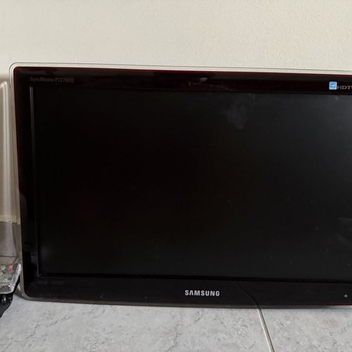 Samsung SyncMaster P2270HD monitor like new, 22 inch with TV decoder