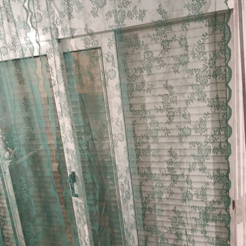 Green lace curtains like new, set of two, 2.5m x 1m each