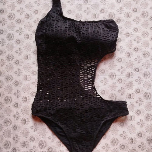 One-piece swimsuit size M black like new