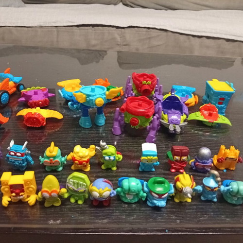 Super Zings set of 52 pieces and vehicles like new