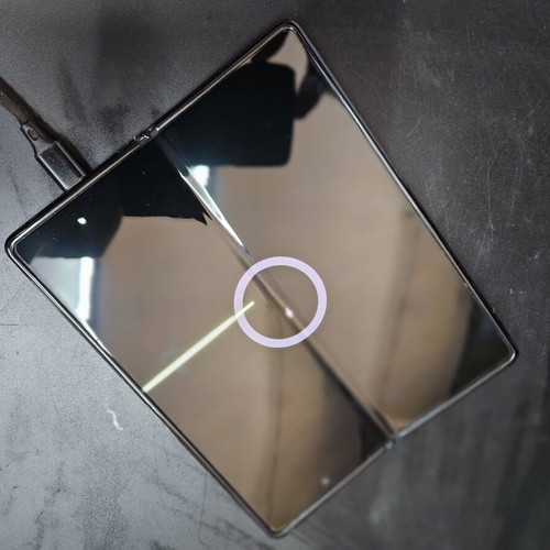 Samsung Galaxy Fold 2 used with broken inner screen