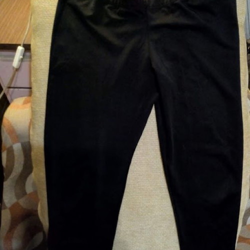 BeniSimo Black Velvet Capri Pants like new, size S