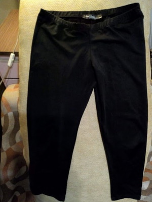 BeniSimo Black Velvet Capri Pants like new, size S