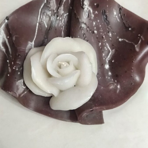 Rose candle like new with brown wax base