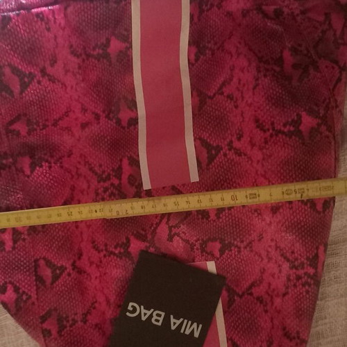MIA BAG women's modern shoulder bag fuchsia with snake pattern new
