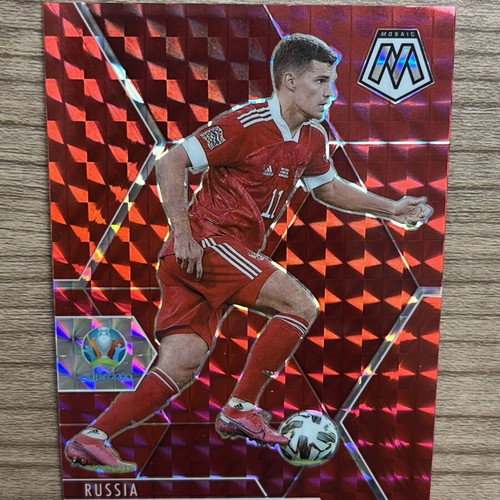 2021 Panini Mosaic UEFA Euro Soccer Roman Zobnin Red Mosaic Prizm Card like new