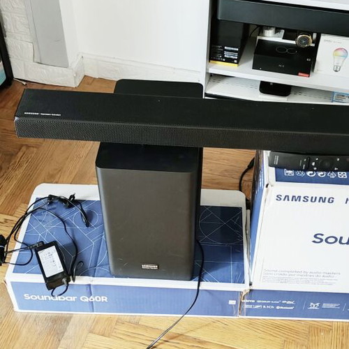 Samsung HW-Q60R Soundbar 5.1 with Wireless Subwoofer