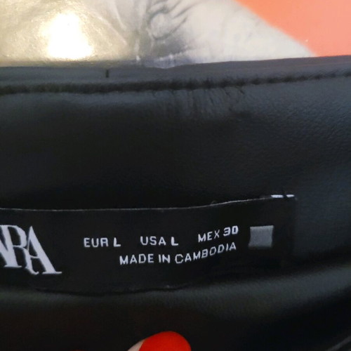 Zara leather shorts used, size L, black