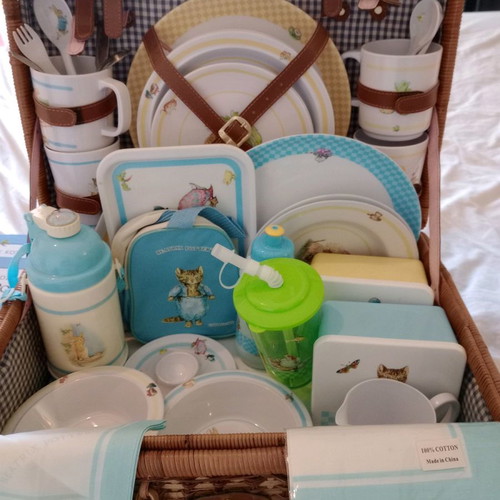Beatrix Potter Συλλεκτικό Πικ Νικ Σετ καινούργιο με καλάθι μπαμπού