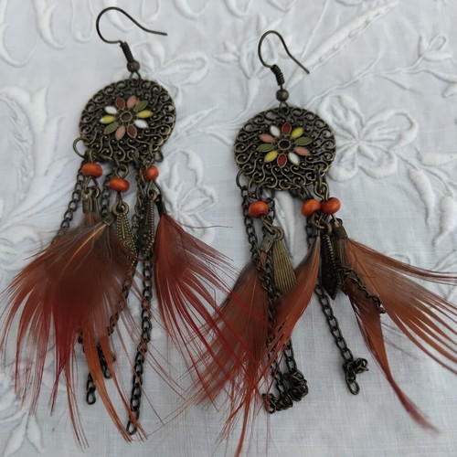 Set of 3 bohemian and ethnic style dangling earrings like new, multicolor