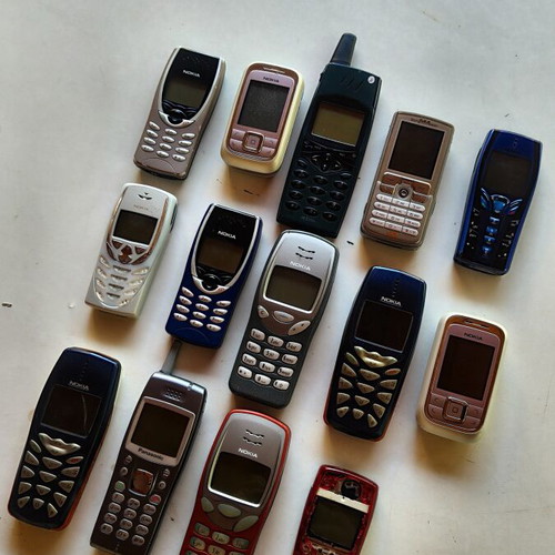 Various old Ericsson, Nokia, Panasonic mobile phones, 14 pieces