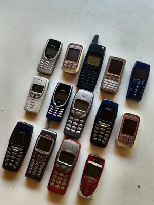Various old Ericsson, Nokia, Panasonic mobile phones, 14 pieces