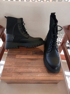 Black boots size 37 like new, leather and fabric