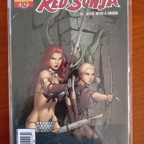 Red Sonja She Devil with a Sword issue 10 like new, collectible