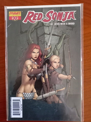 Red Sonja She Devil with a Sword issue 10 like new, collectible