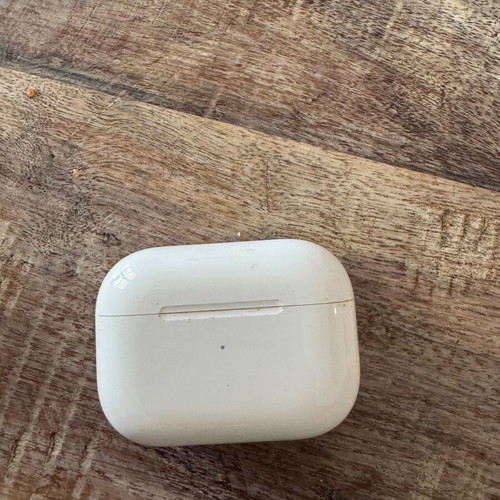 AirPods case like new