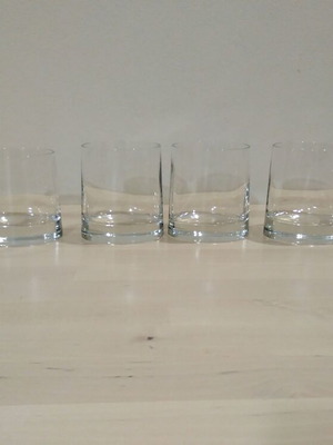 Whiskey Glasses set of 8 like new, collectible