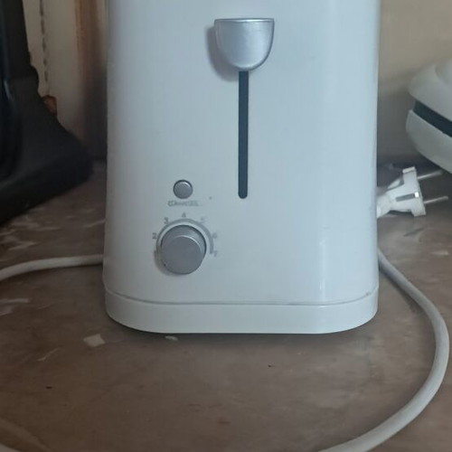 Fairline Toaster White like new, 2-slice with browning control