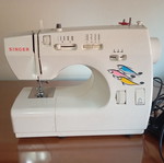 Singer sewing machine like new, old model