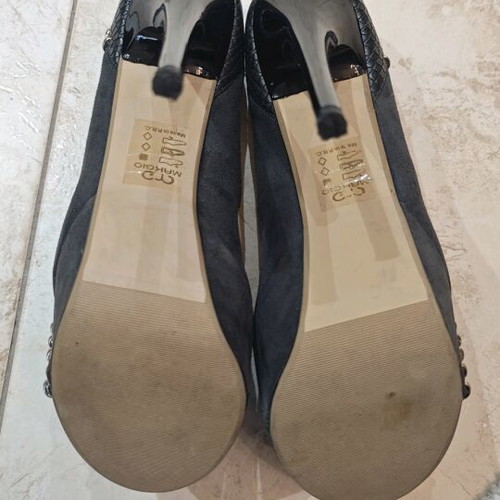 Makgio pumps like new, black with studs and high heel size 38