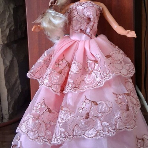Barbie doll used in very good condition
