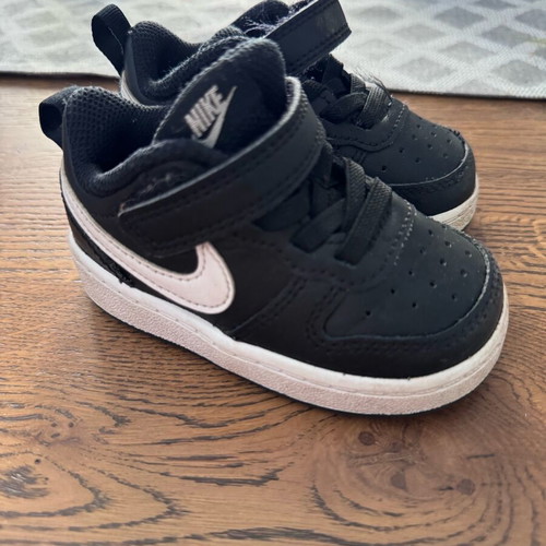 Nike baby and toddler sports shoes size 21 like new