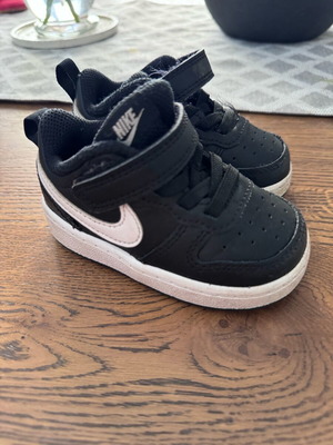 Nike baby and toddler sports shoes size 21 like new
