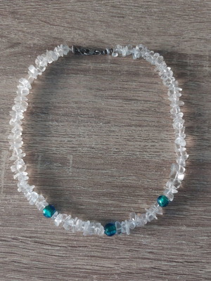 Necklace with stones like new, white and turquoise