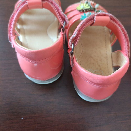 Girls sandals used, size 20 with anti-slip sole
