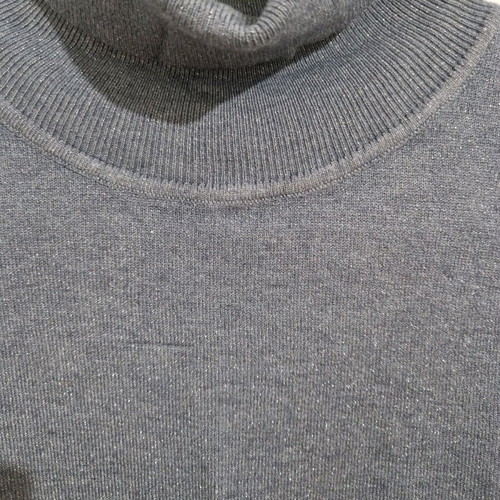 Blouse with silver thread like new, high neck and short sleeve, size L