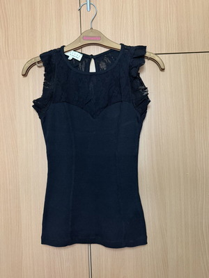 Lynne fitted ribbed blouse with lace, like new, size M