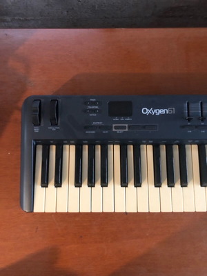 Oxygen61 midi keyboard μεταχειρισμένο με ελαφρύ κιτρίνισμα στα πλήκτρα