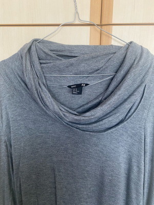 H&M blouse like new, gray, size M