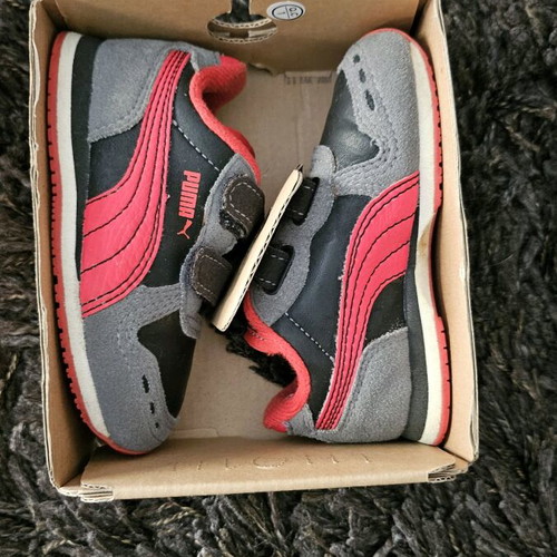 Puma toddler shoes size 21 like new