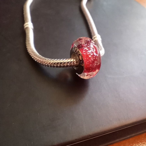 Pandora Murano charm red like new