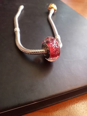 Pandora Murano charm red like new