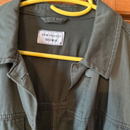 Long oil green denim jacket with buttons and belt, new