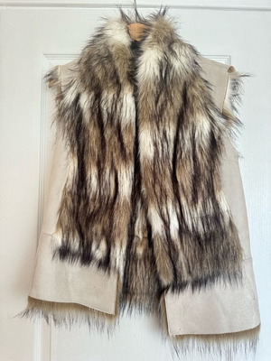 Zara γούνινο σουεντ γιλέκο σε σπασμένο λευκό, μέγεθος XL, σαν καινούργιο