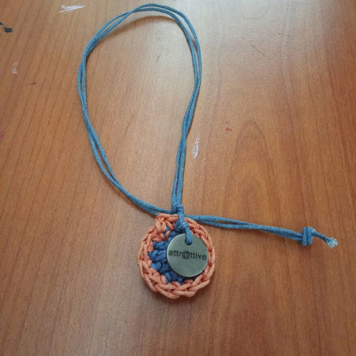 Necklaces hanging like new, pack of 4 multicolored