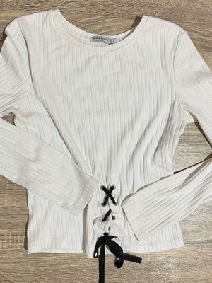 Bershka knitted top with design size M like new, white